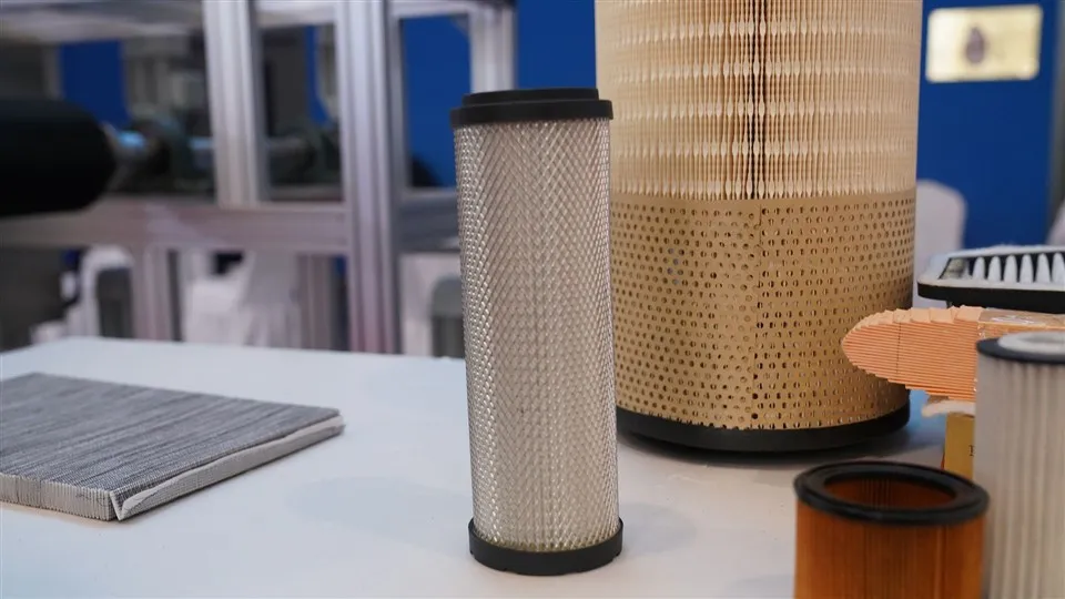 Vzduchový filtr motoru P185069 P527682 RS3518 AF25139M C341300 pro těžká nákladní vozidla