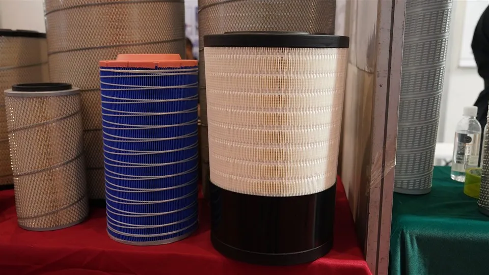 Herce Duty Truck Air Filtr kovové náhradní díly strojní zařízení P 628203 11 K 9-21320 11 K9-21310 NOVINKA VLASTNOSTI