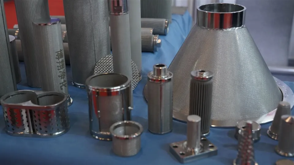 Filtrační prvek ze slinuté sítě